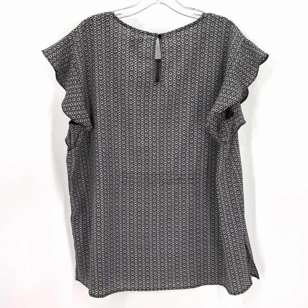 Size XL Black/White Shirt