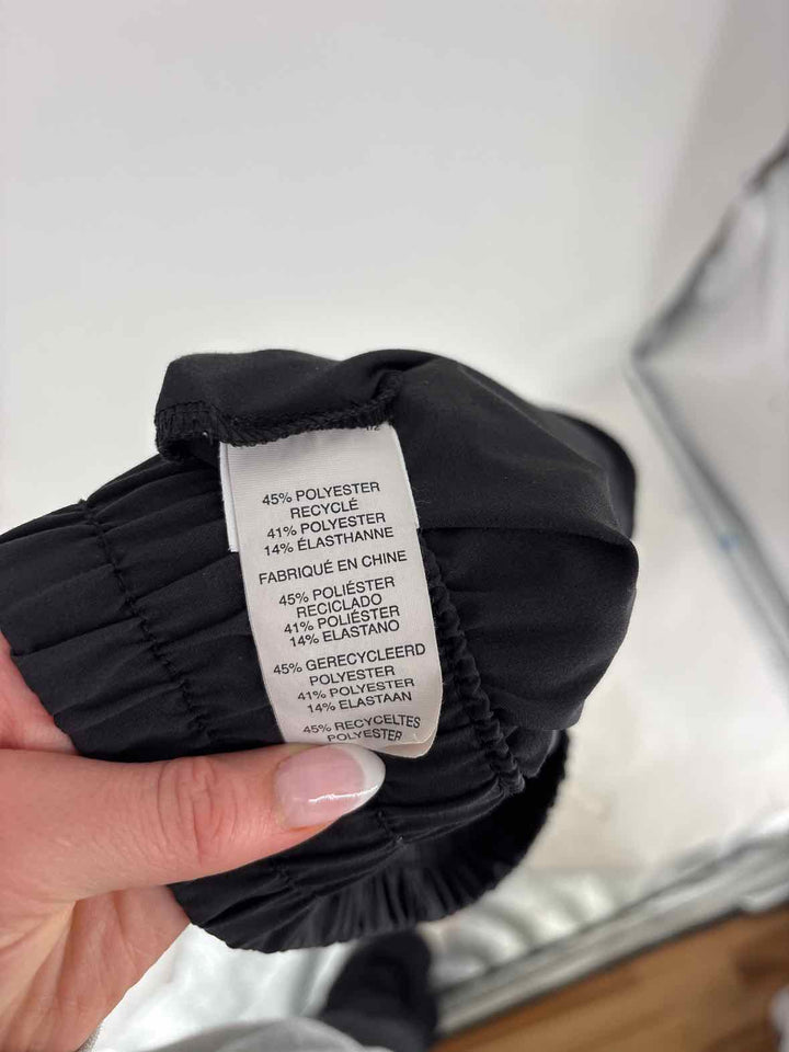 Size M VUORI Gray Pants