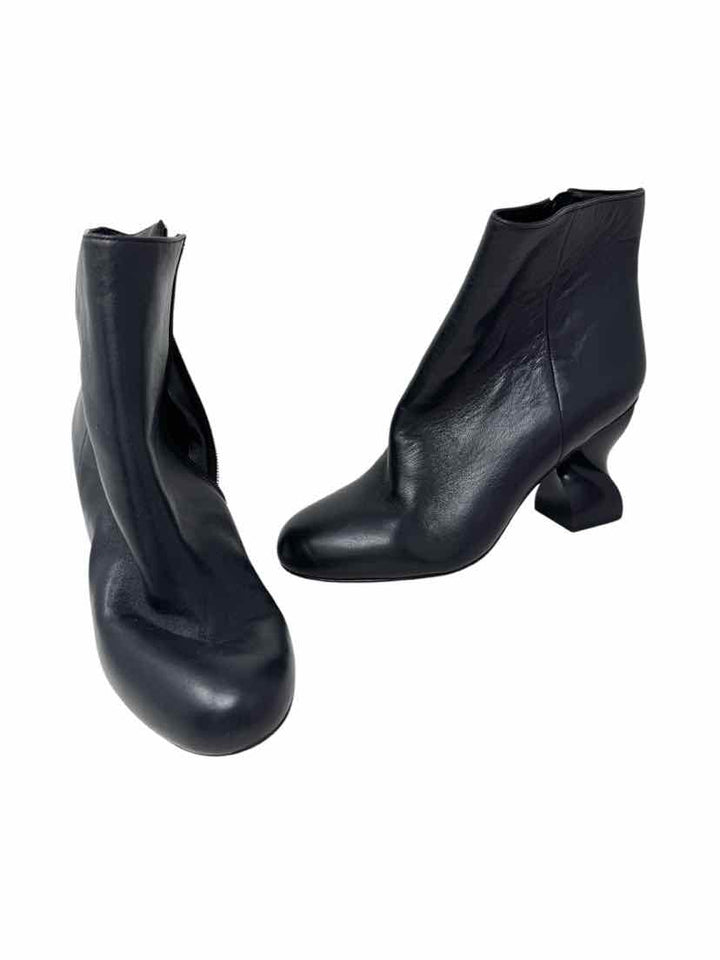 Shoe Size 40 Black Boots