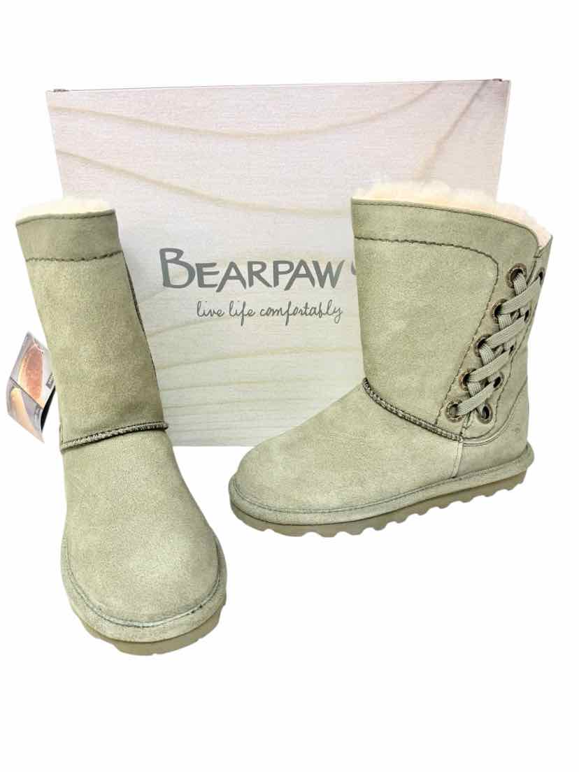 Shoe Size 6 BEARPAW Green Boots