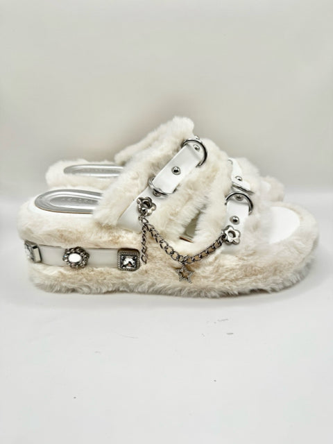 Shoe Size 8 AZALEA WANG White Sandals
