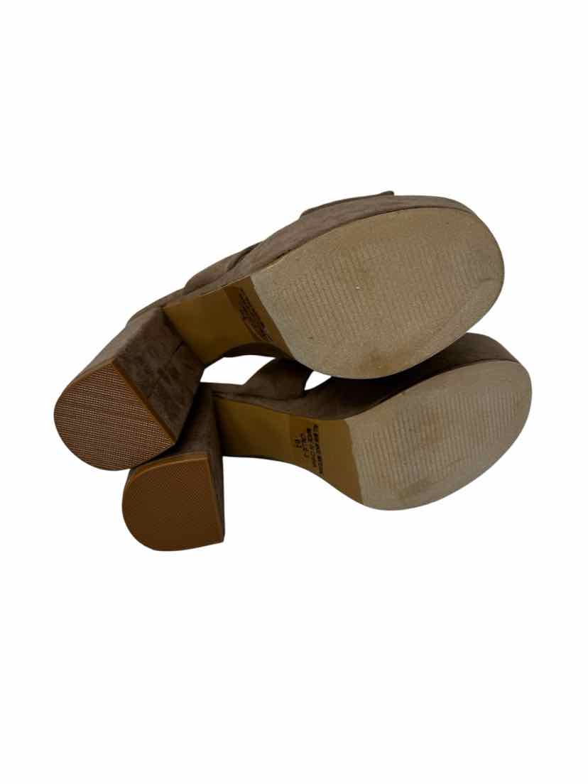 Shoe Size 6.5 Taupe Sandals