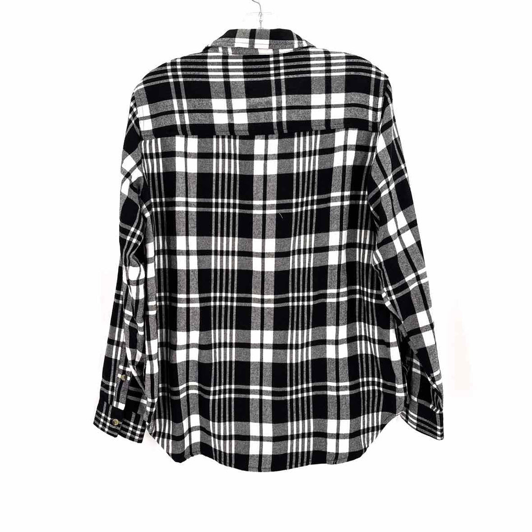 Size M Black/White Shirt