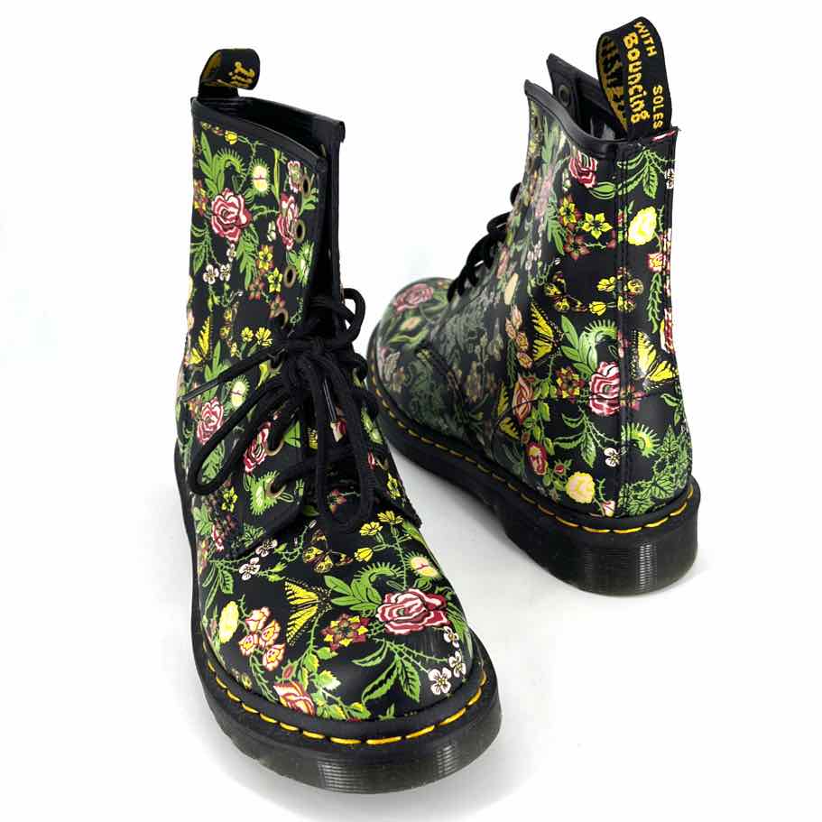 Shoe Size 9 DOC MARTENS Black Leather Boots
