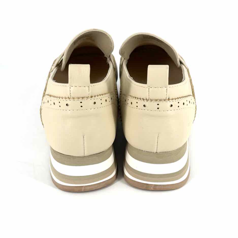Shoe Size 8 CROWN & IVY Beige Flats