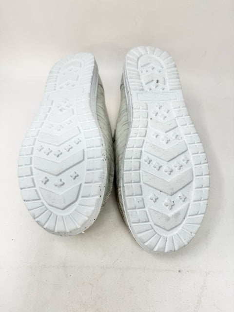 Shoe Size 9.5 TRUE CRAFT Gray Flats