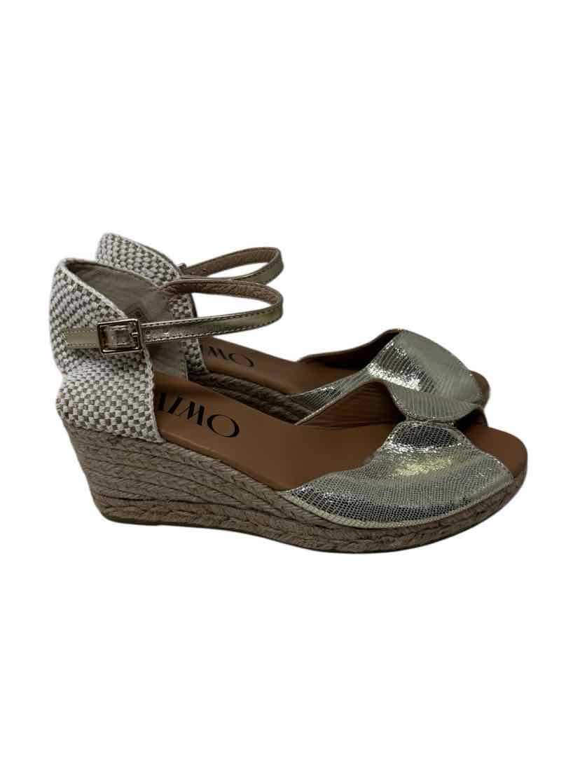 Shoe Size 8 Gold Leather Sandals