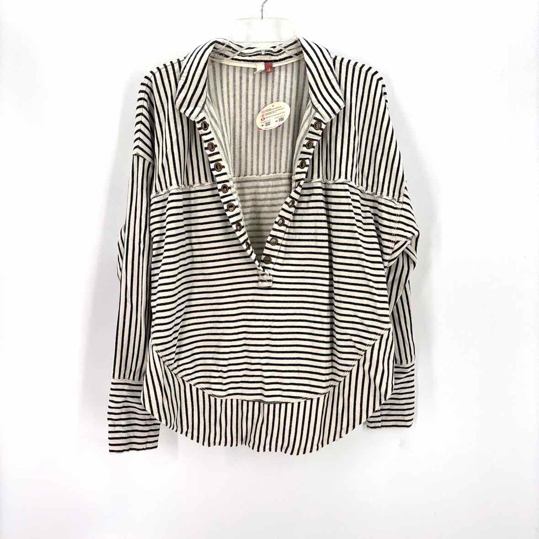 Size L Pilcro & the Letterpress Multi-Color Knit Shirt