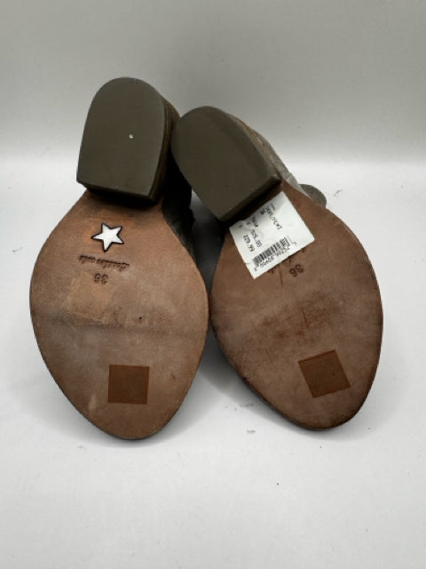 Shoe Size 6 Bronze Leather Pumps