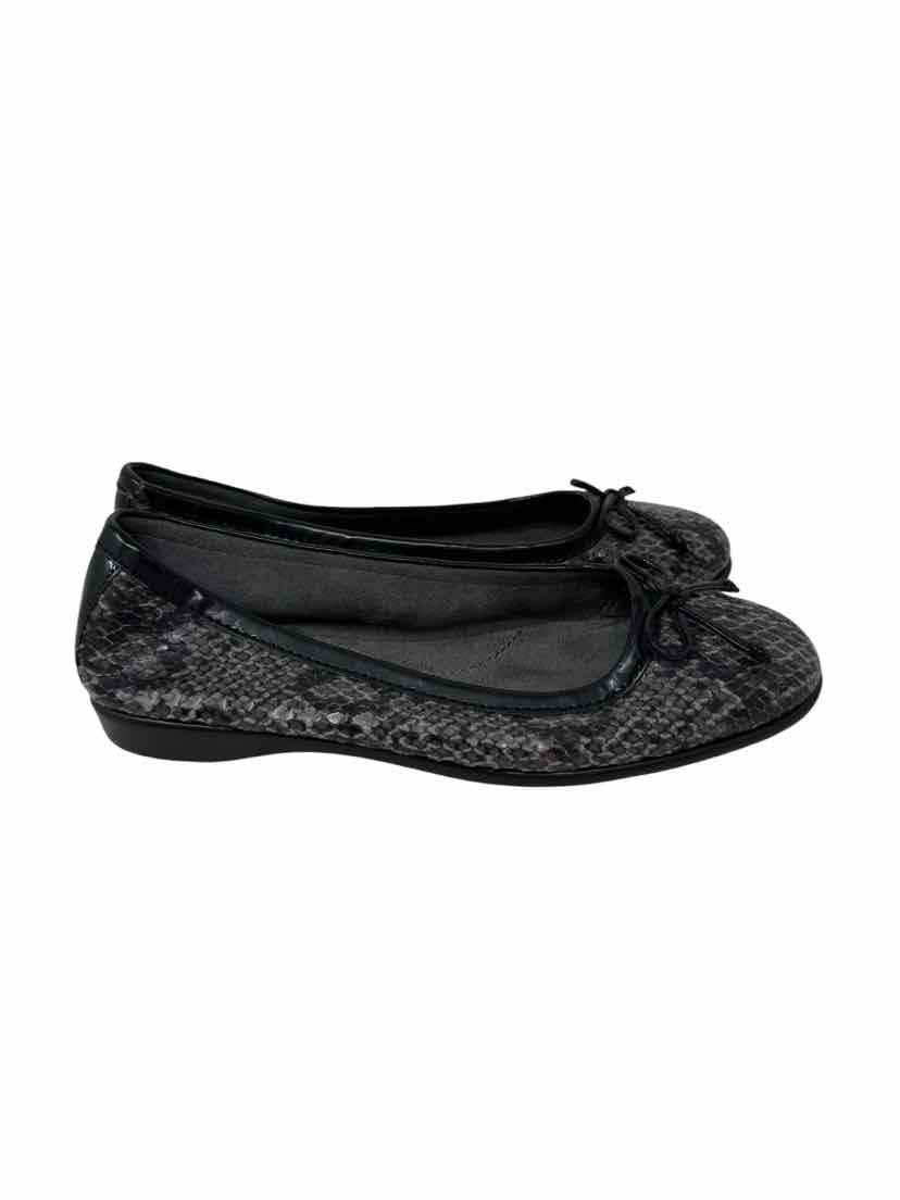 Shoe Size 8 AEROSOLES gray print Flats