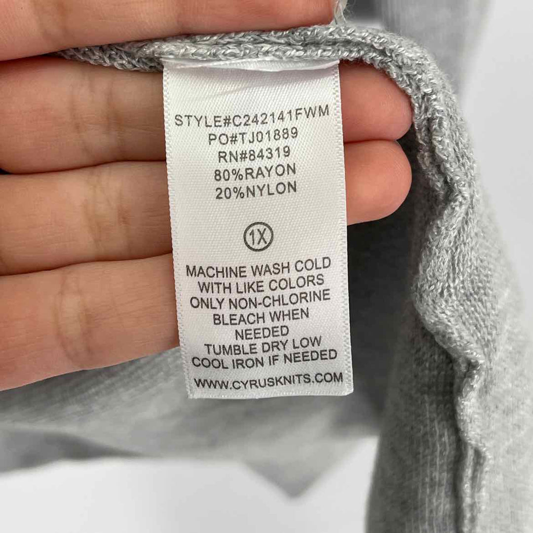 Size 1X CYRUS Ivory Sweater