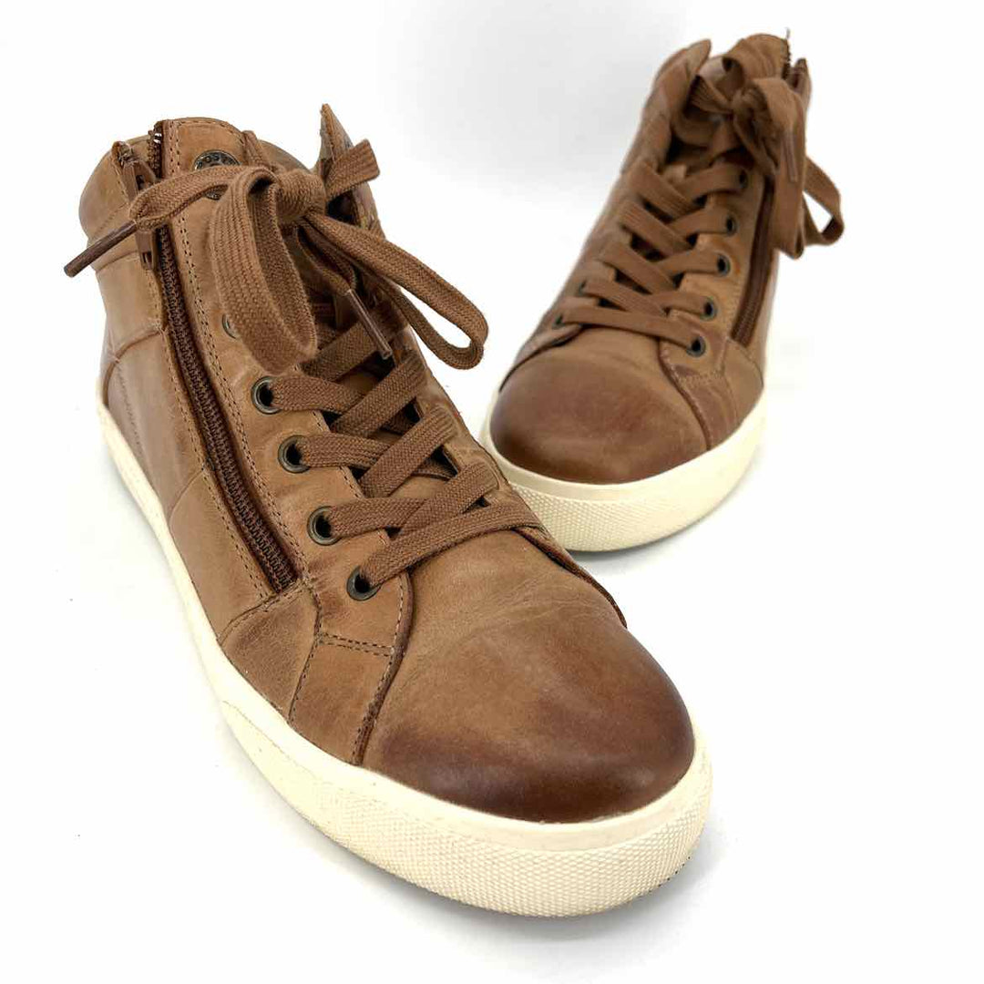 Shoe Size 9 TAOS Camel Leather Wedge