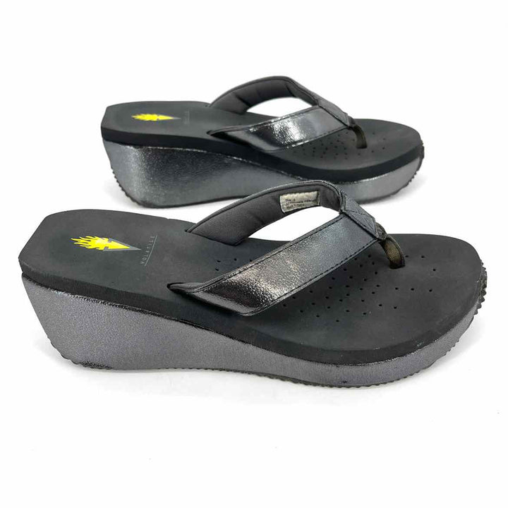 Shoe Size 9 VOLATILE Gray Sandals