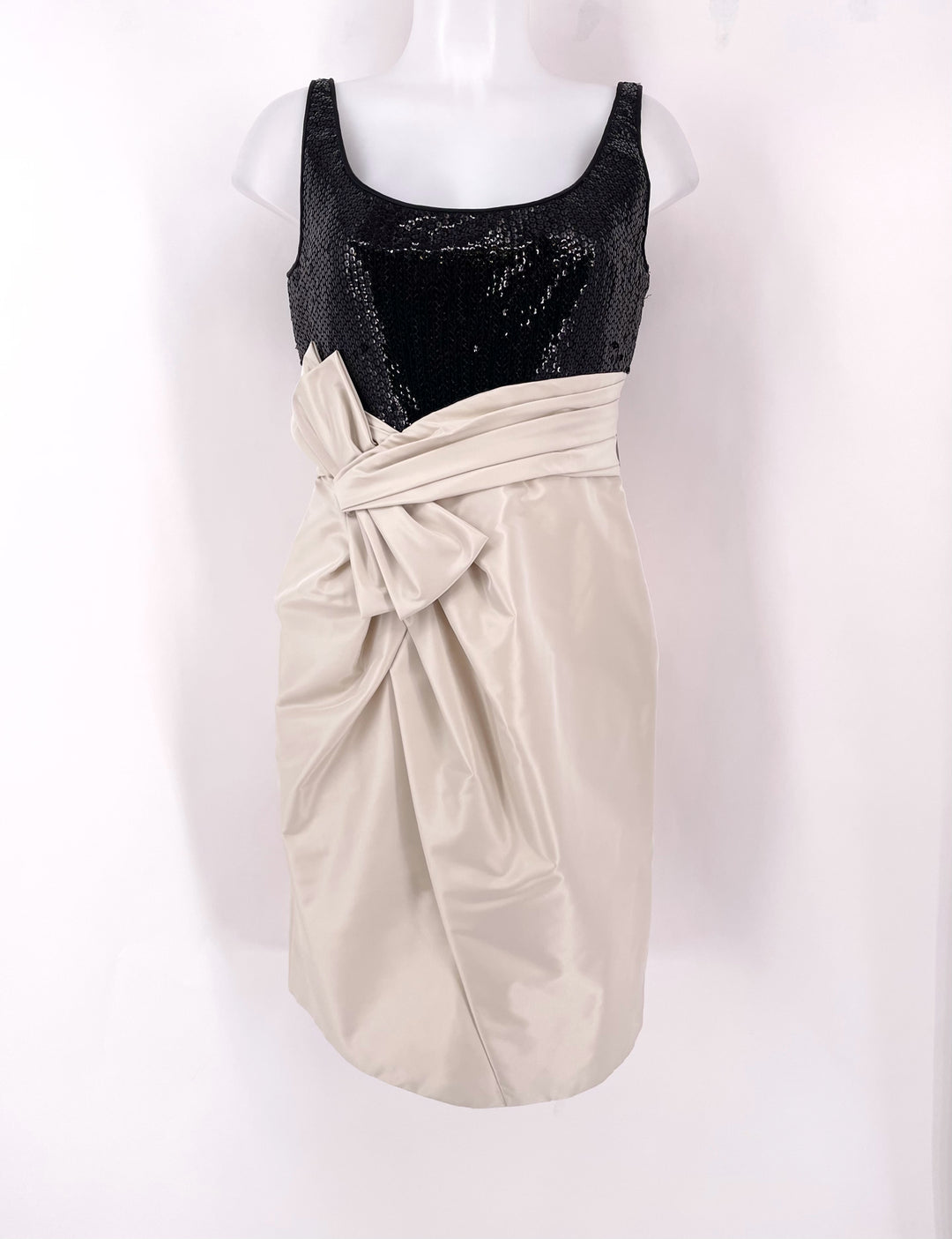 Size 6 CARMEN MARC VALVO Beige Luxury - Dress