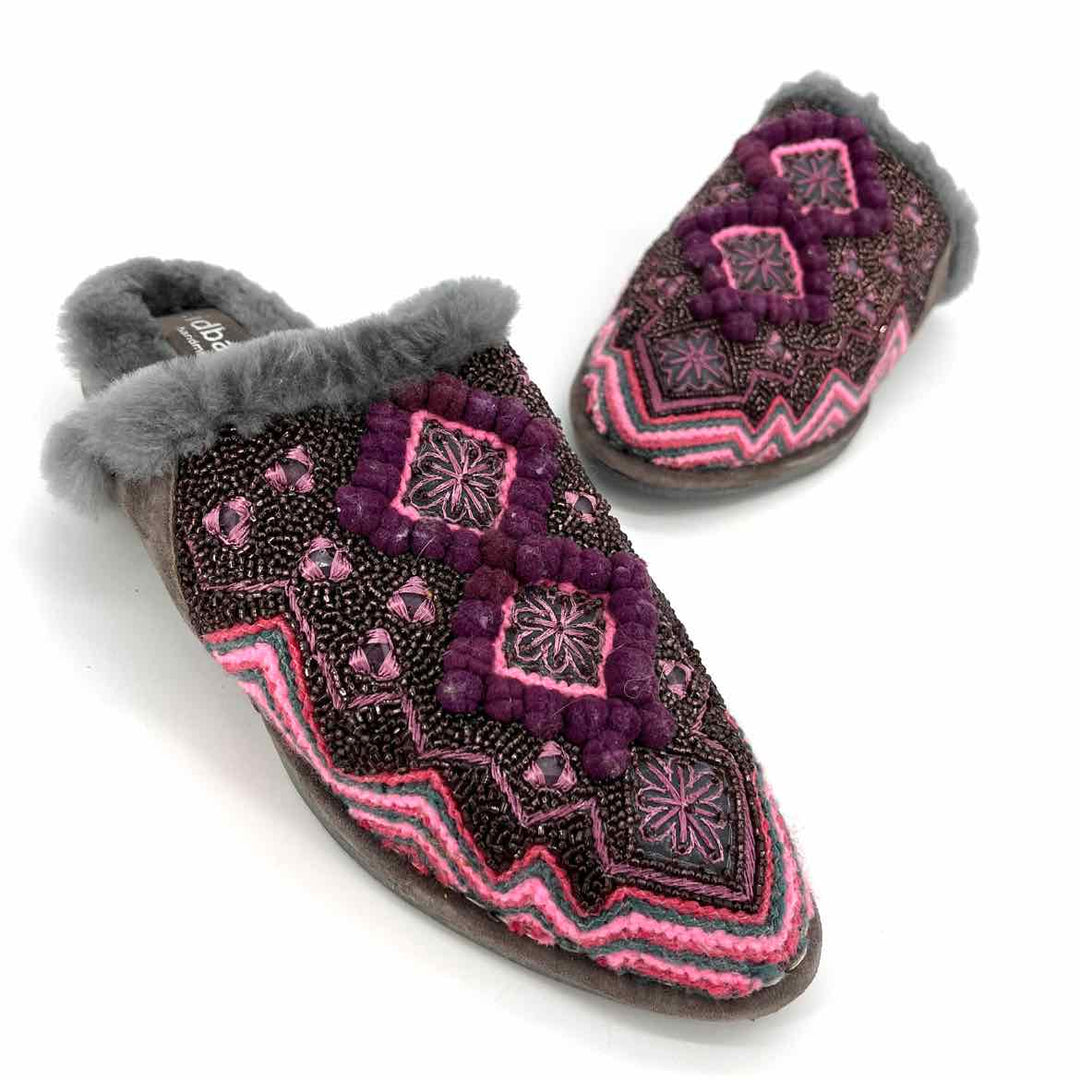 Shoe Size 37 Pink Beaded Slippers