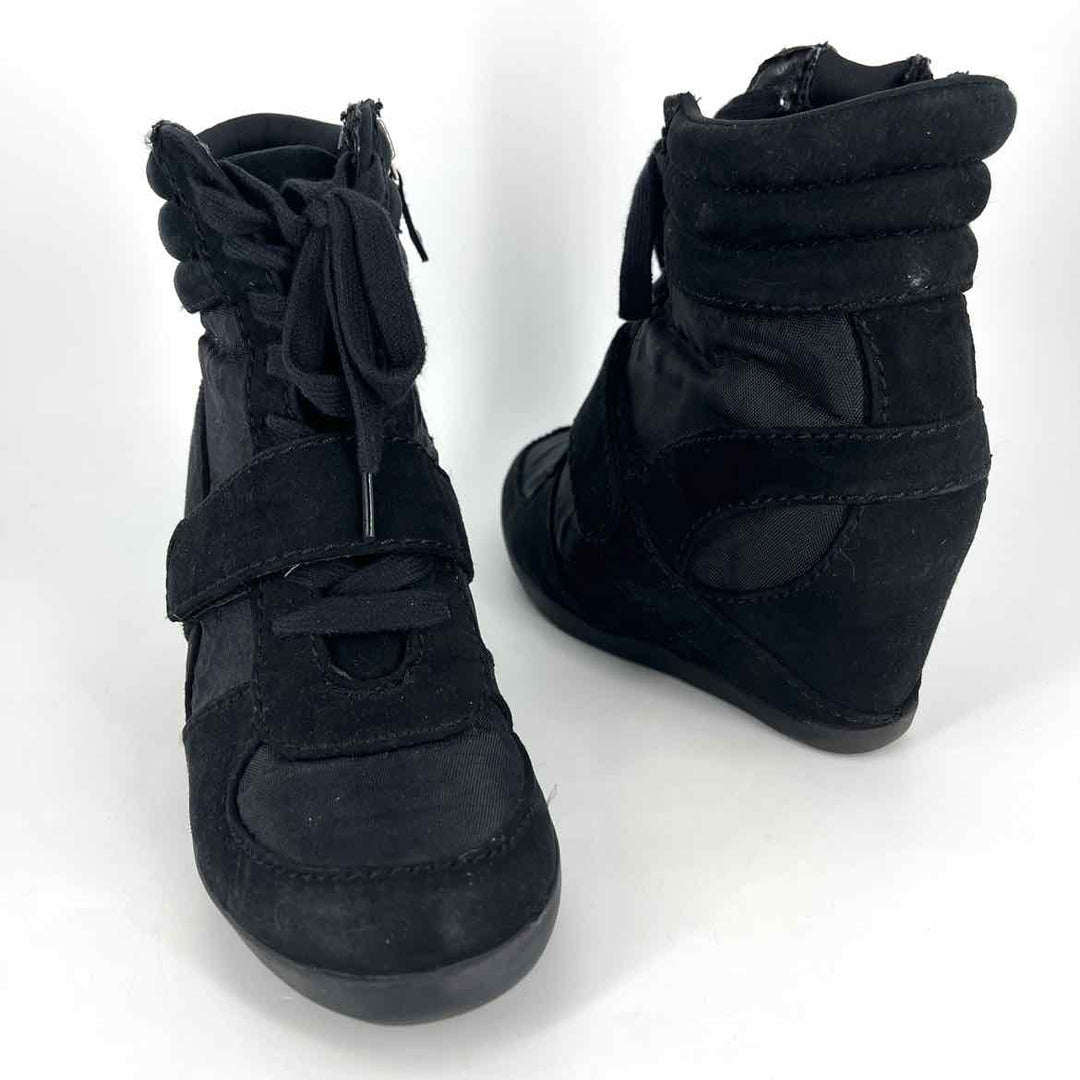 Shoe Size 6 SIMPLY VERA WANG Black Boots