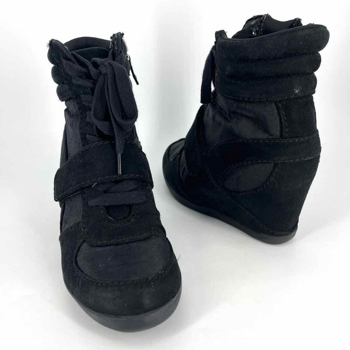Shoe Size 6 SIMPLY VERA WANG Black Boots