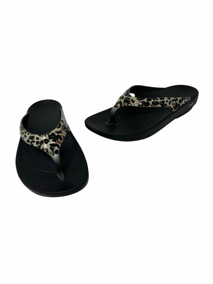 Shoe Size 9 OOFOS Black Sandals