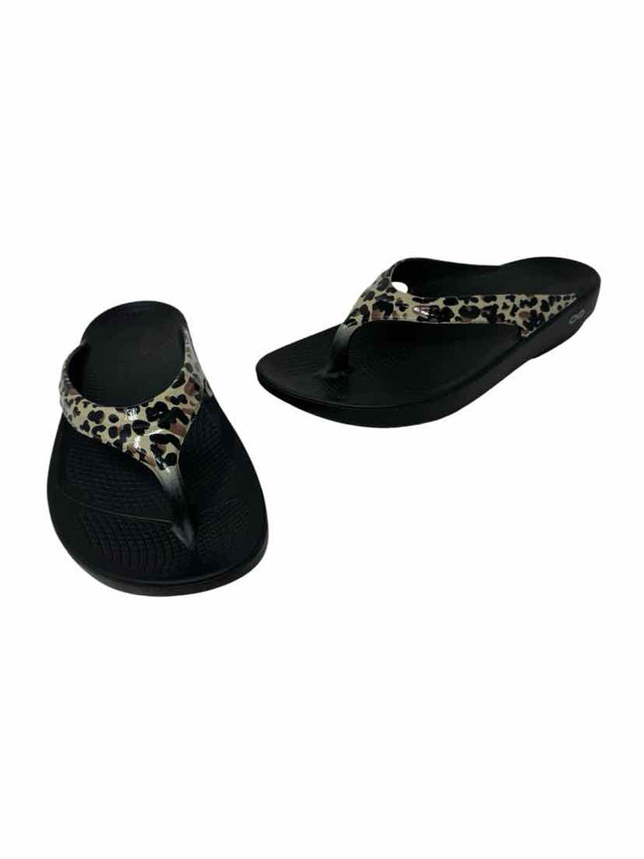 Shoe Size 9 OOFOS Black Sandals