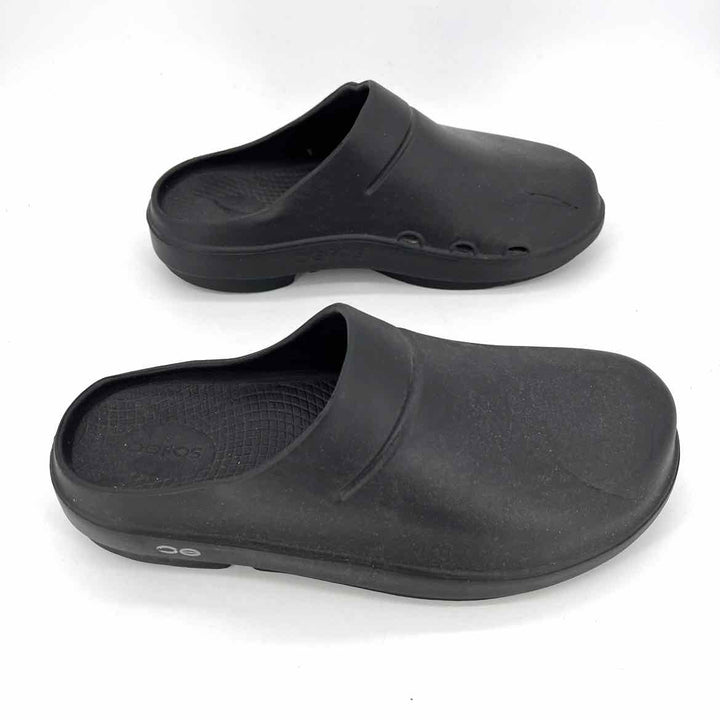 Shoe Size 9 OOFOS Black Clogs