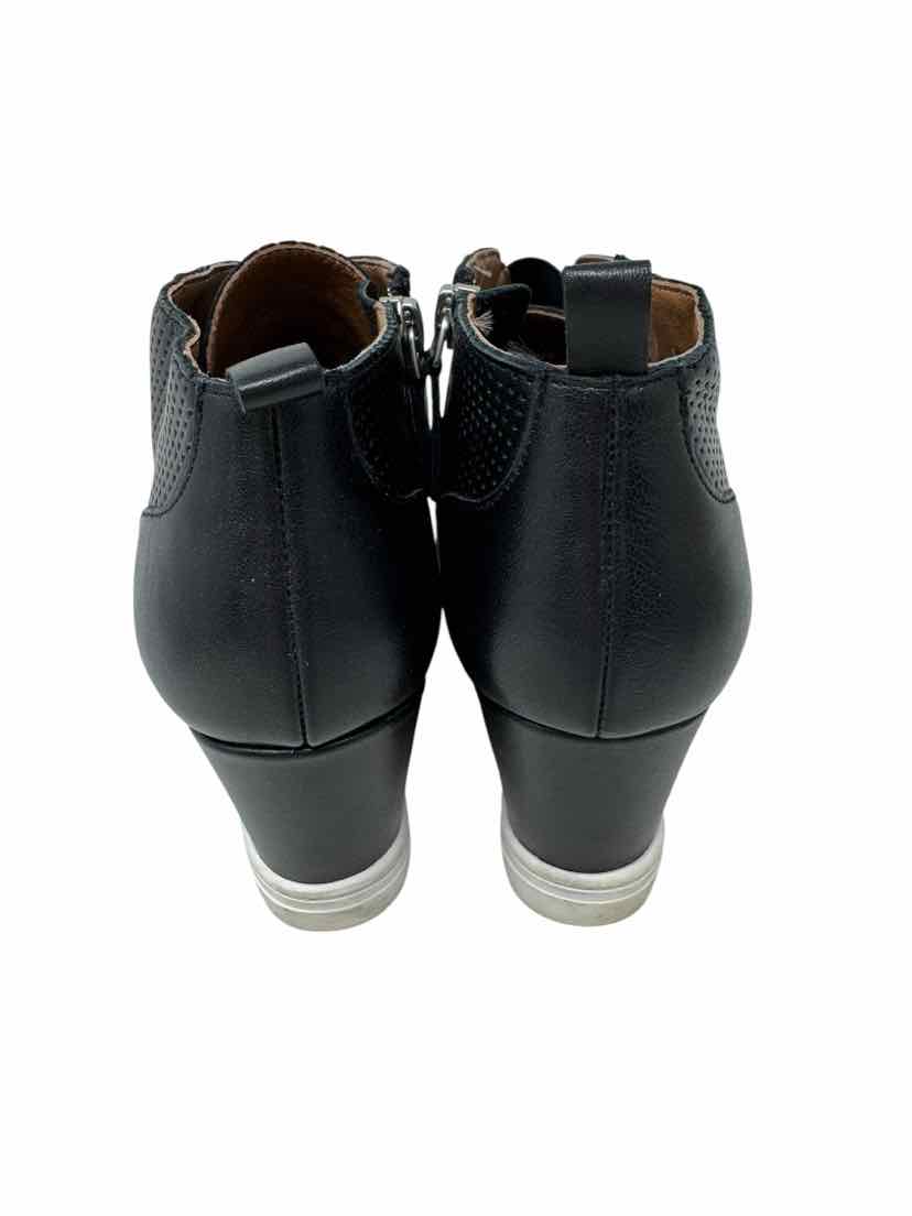 Shoe Size 7 Black Leather Boots
