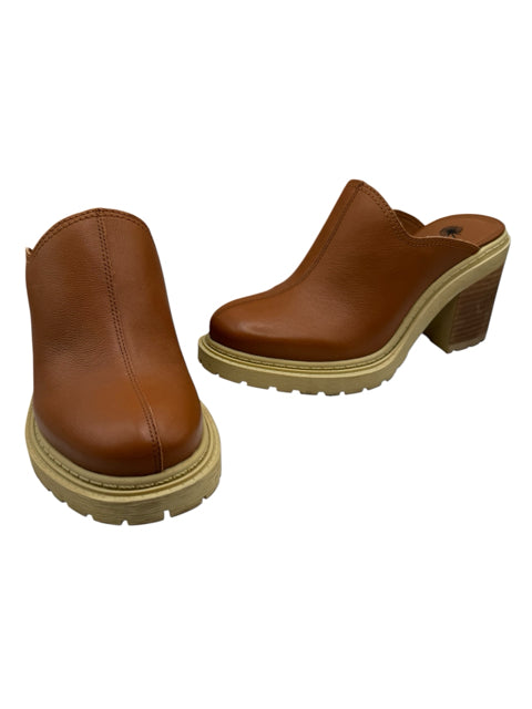 Shoe Size 8.5 OTBT Brown Leather Pumps