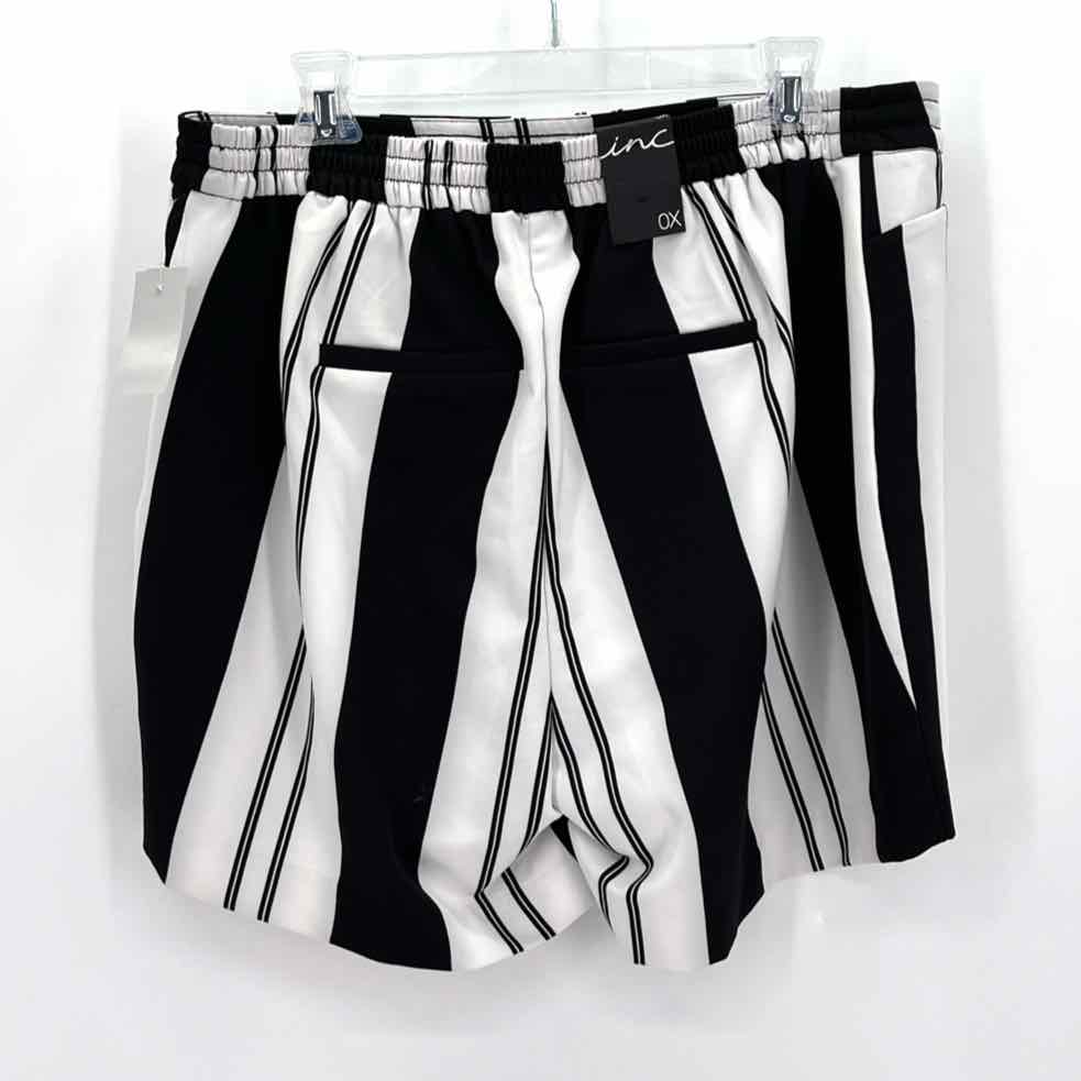 Size 0X INC Black/White Shorts