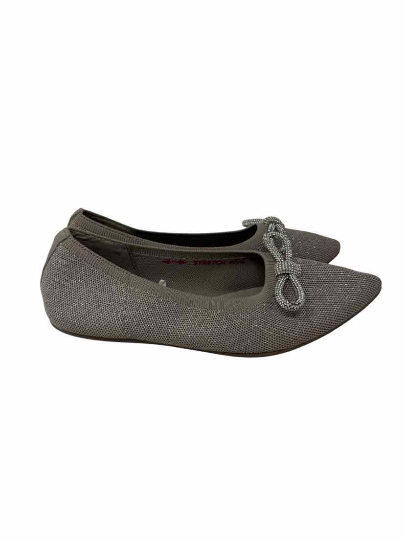 Shoe Size 7.5 Sketchers Silver Flats
