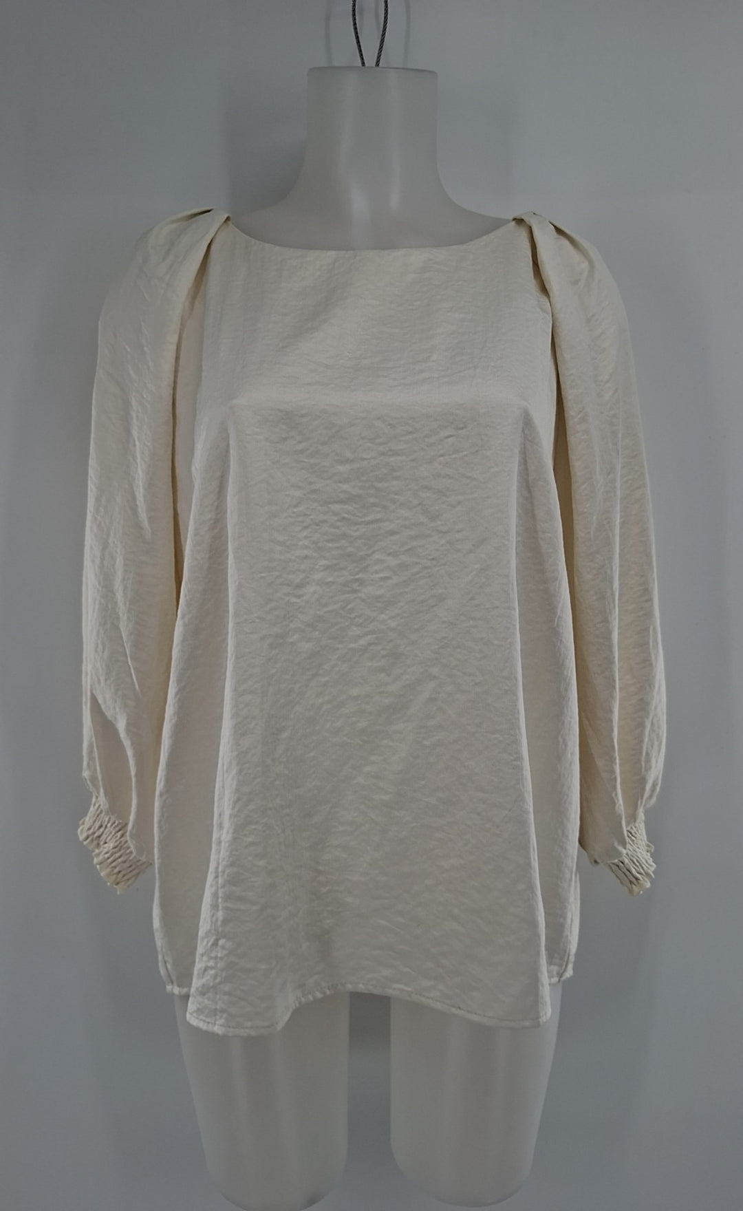 Size M Umgee Cream Shirt