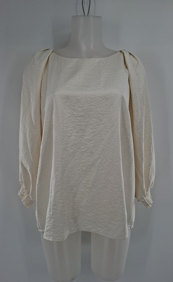 Size M Umgee Cream Shirt