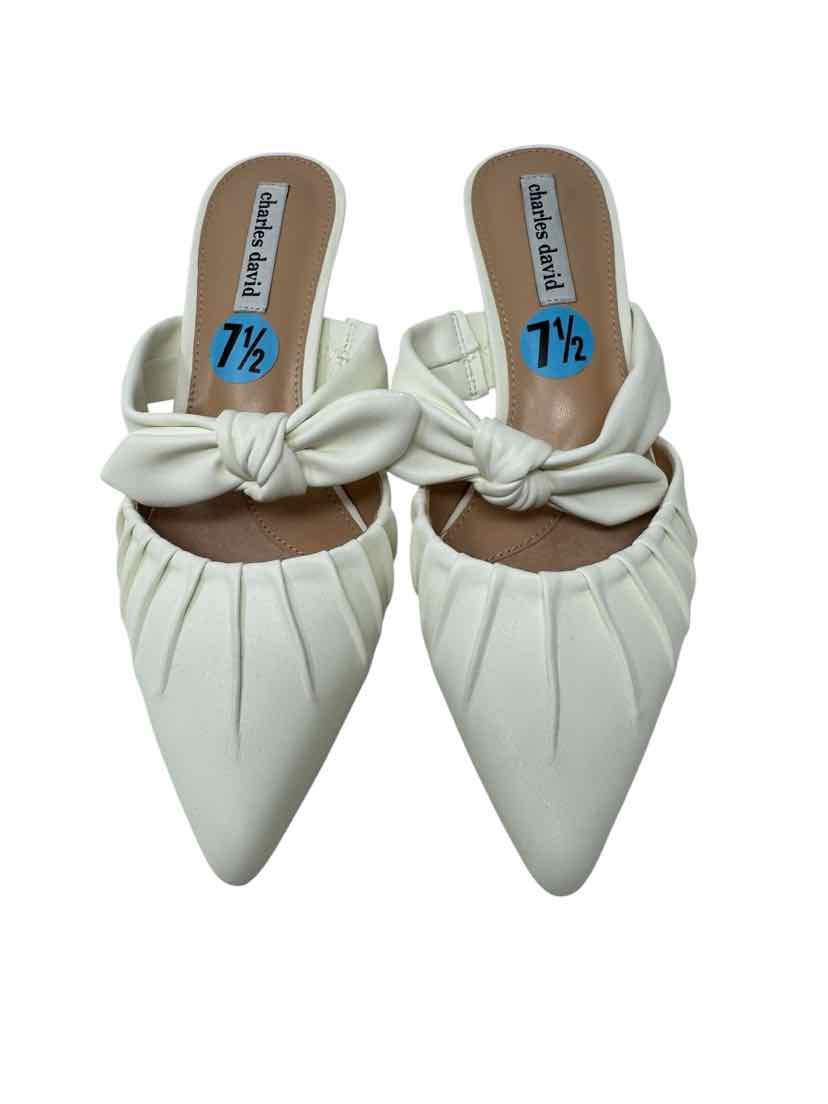 Shoe Size 7.5 CHARLES DAVID Cream Pumps