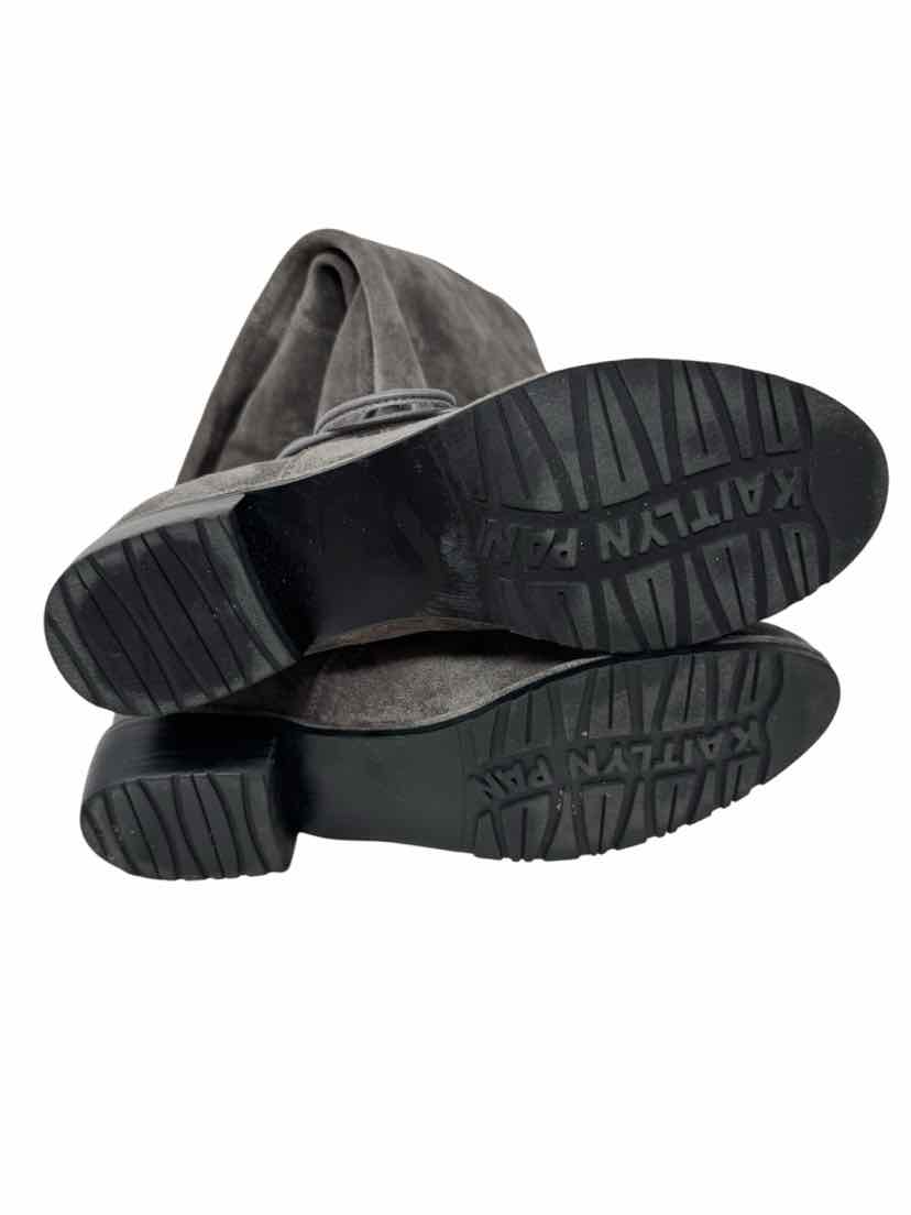 Shoe Size 8 Gray Boots