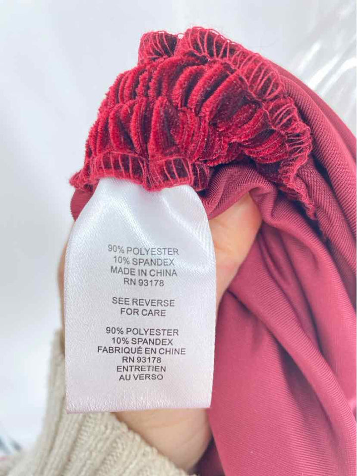 Size M HOUSE OF HARLOW Burgundy Velour Dress