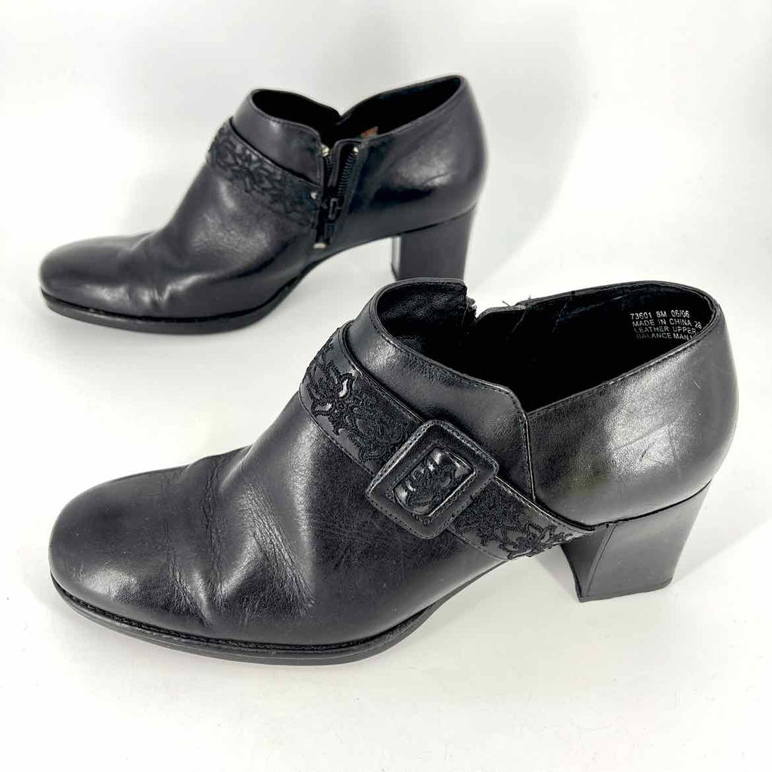 Shoe Size 8 CLARKS Black Leather Boots