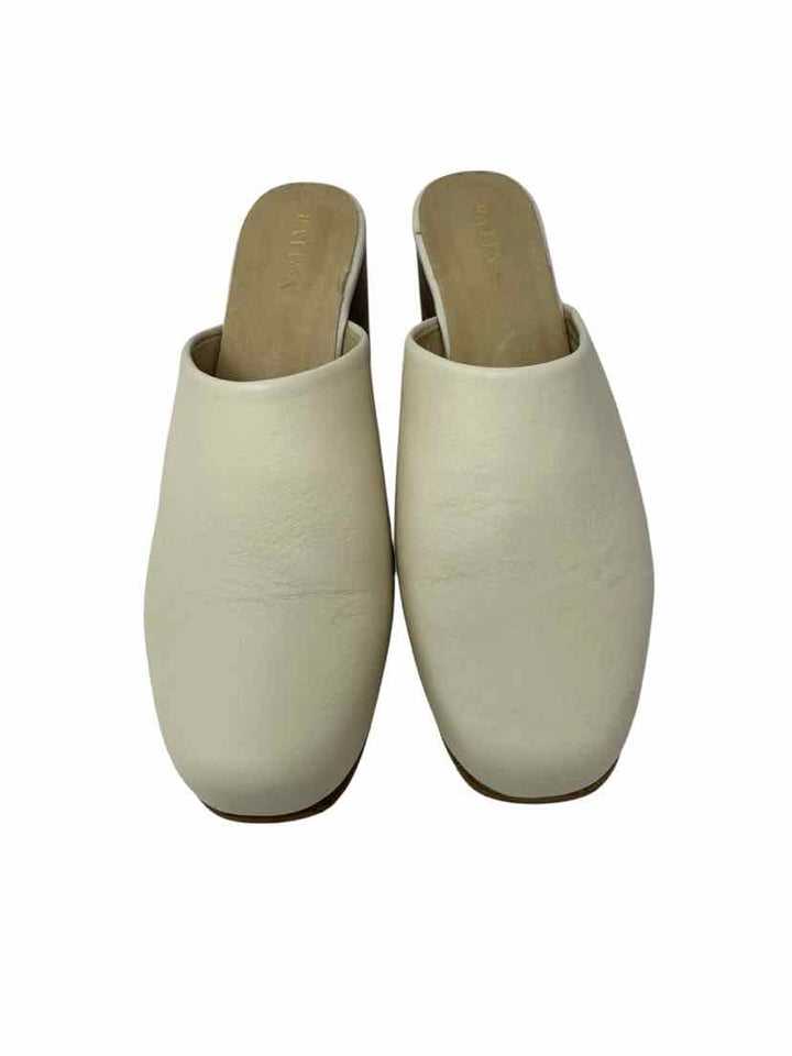 Shoe Size 9.5 Ivory Leather Pumps