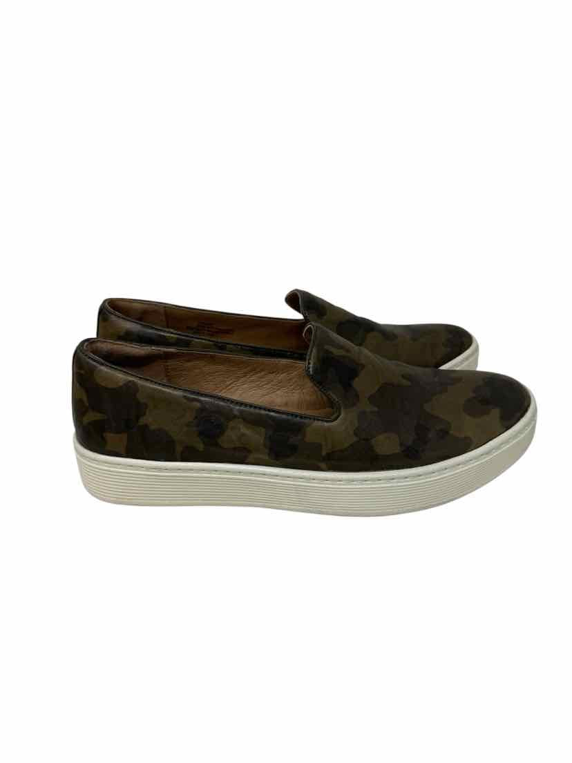 Shoe Size 9 SOFFT Green Print Sneakers