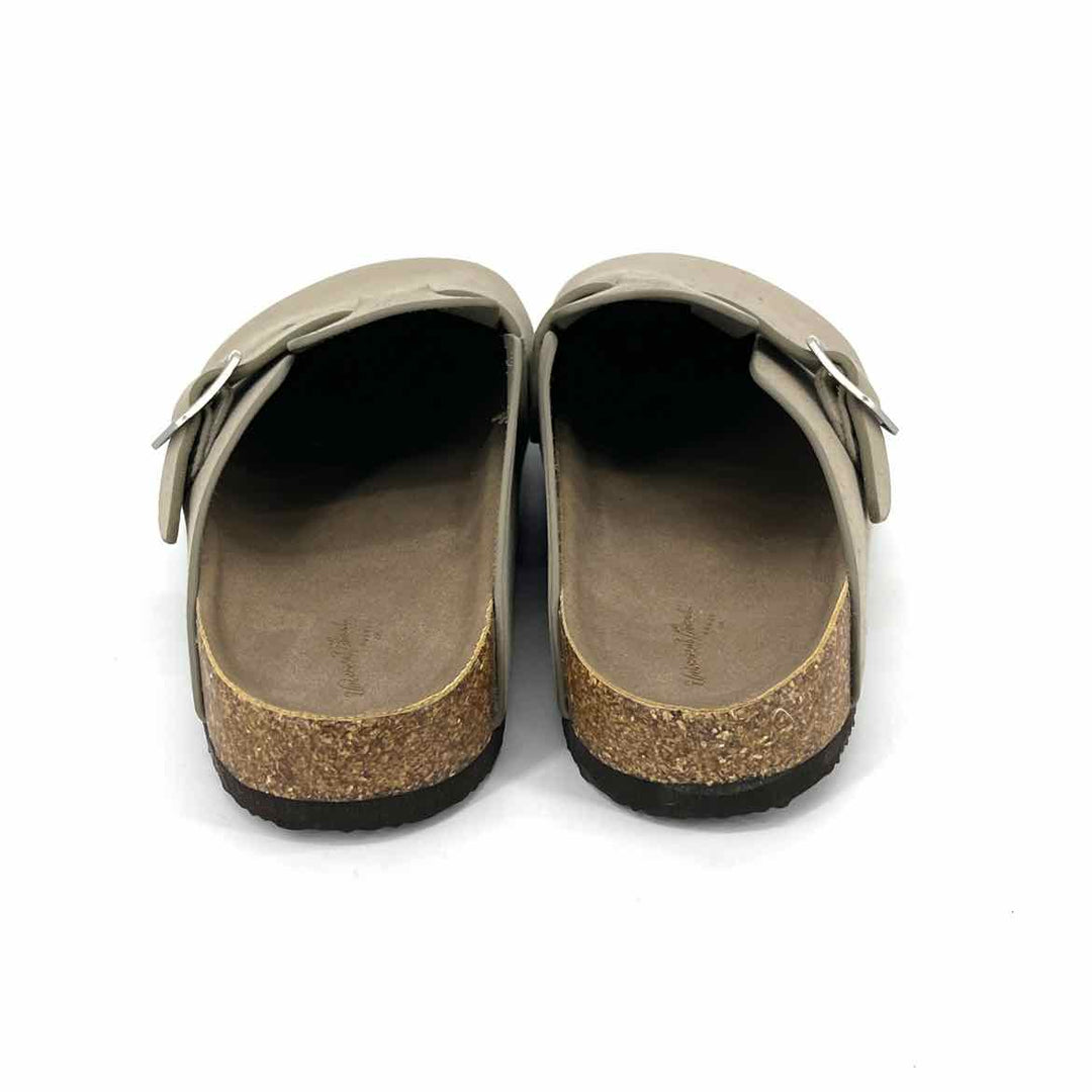 Shoe Size 10 UNIVERSAL THREAD Taupe Clogs
