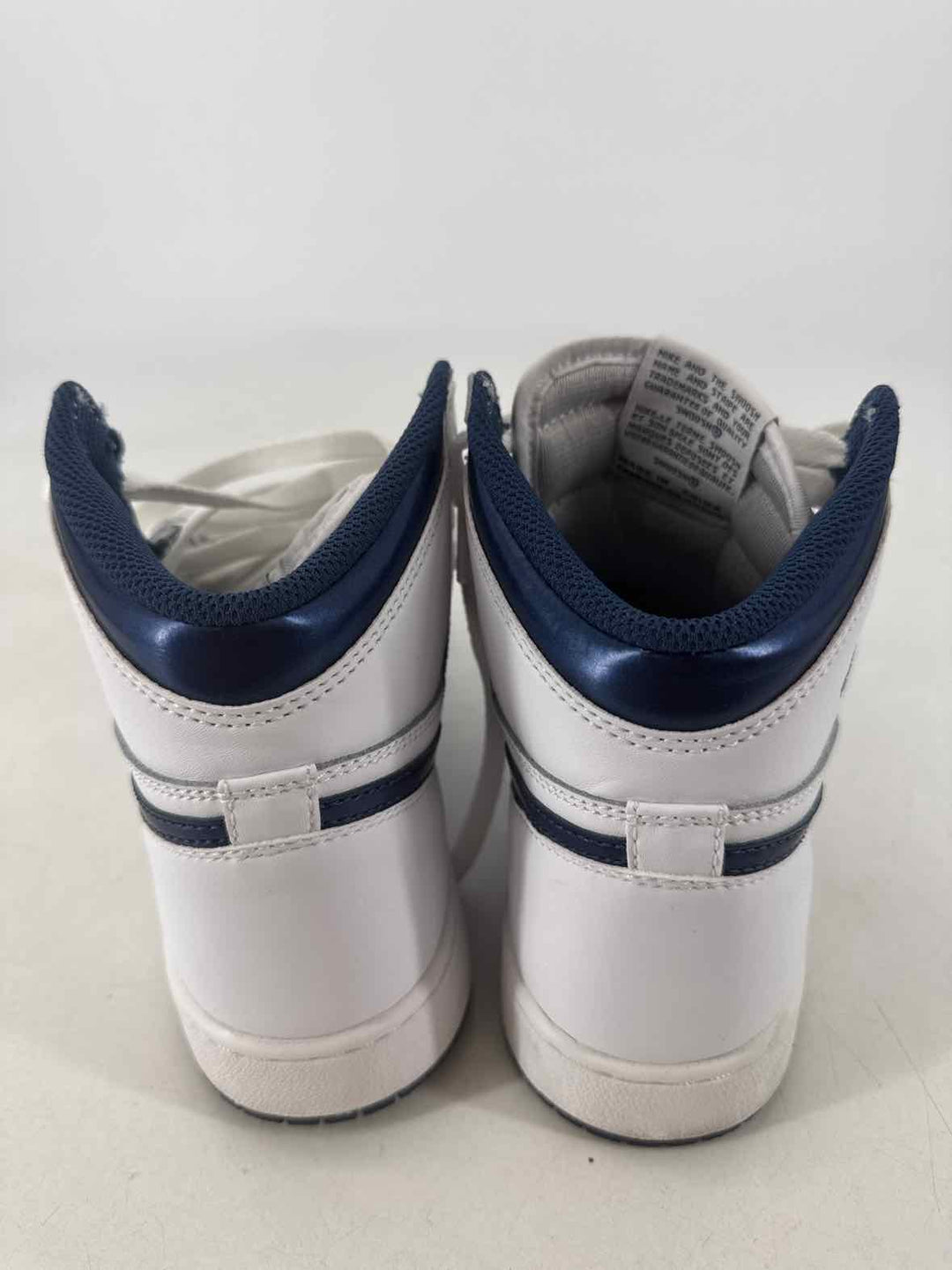 Shoe Size 7 Nike White Sneakers