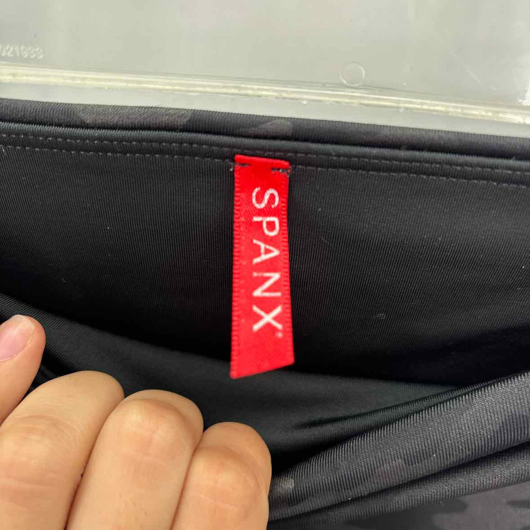 Size 3X SPANX Black Print Leggings
