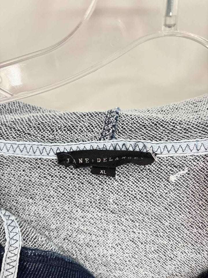 Size XL Jane & Delaney Denim Sweater