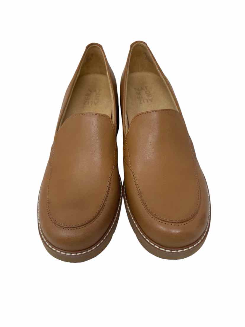 Shoe Size 8.5 Naturalizer Tan Loafers