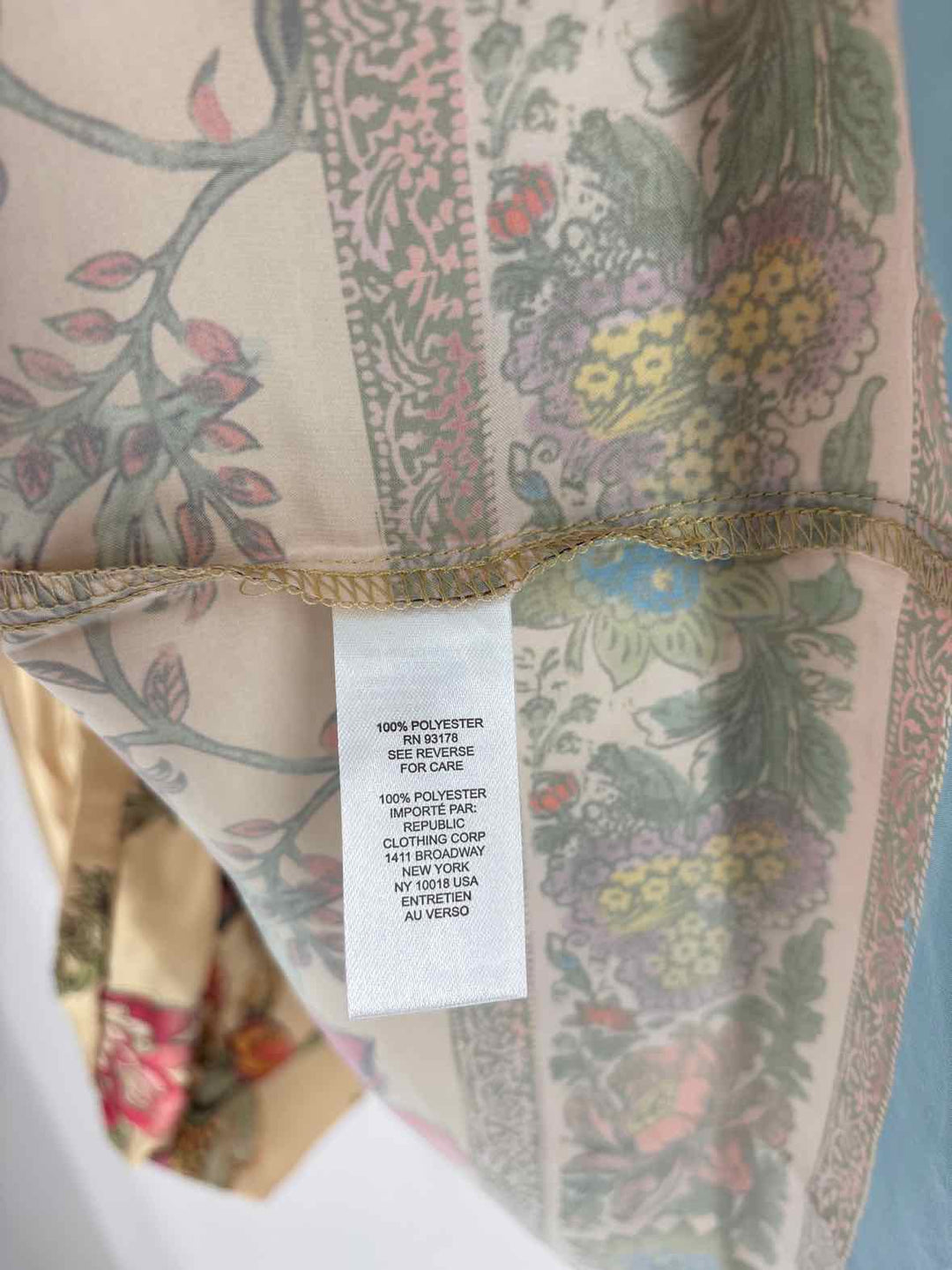 Size M TAHARI Tan Sateen Shirt