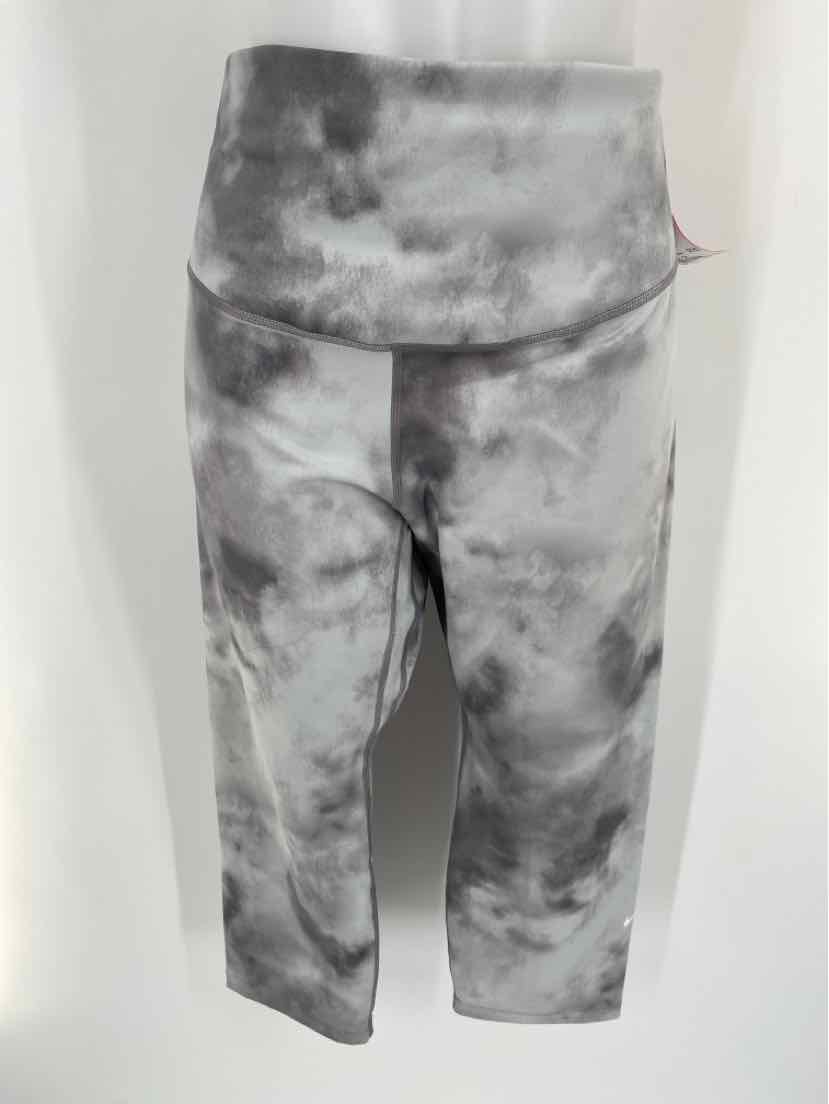 Size 1X Nike Gray Capri