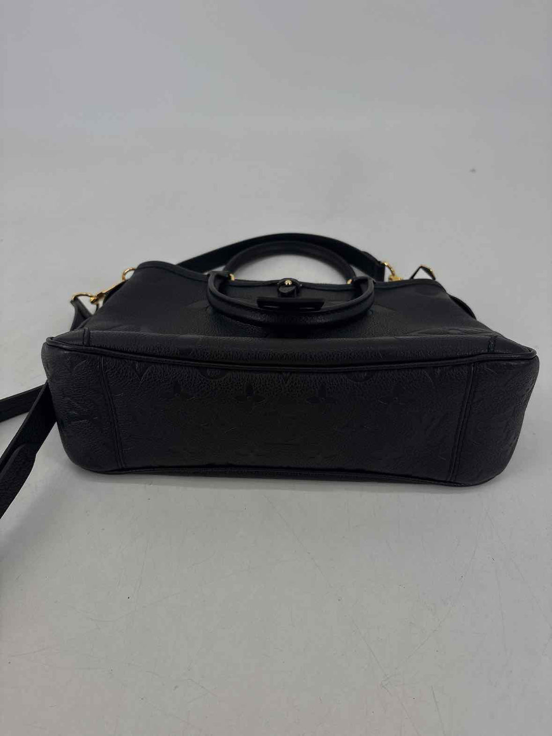LOUIS VUITTON BLACK PURSE