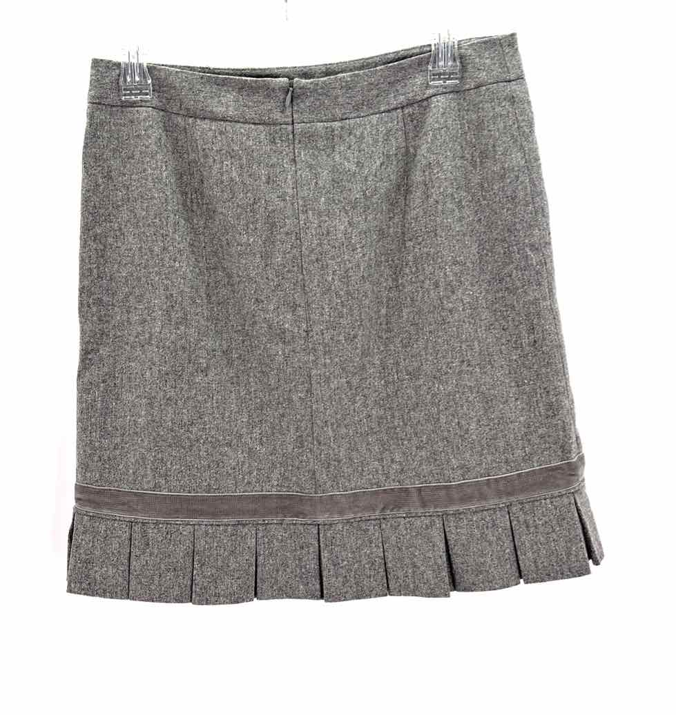 Size 4 Banana Republic Gray Skirt