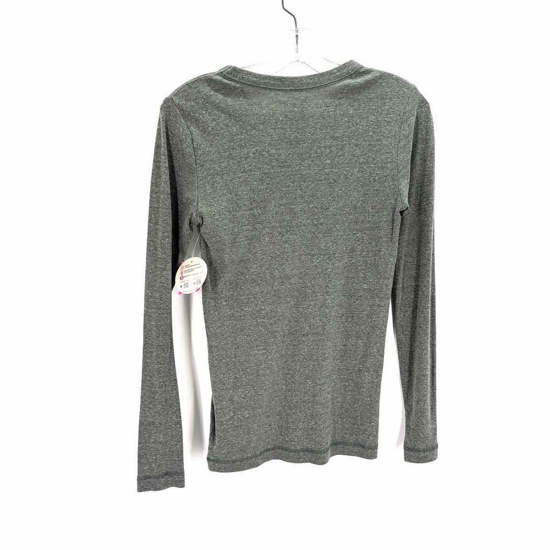 Size M GAP Sage Knit Shirt