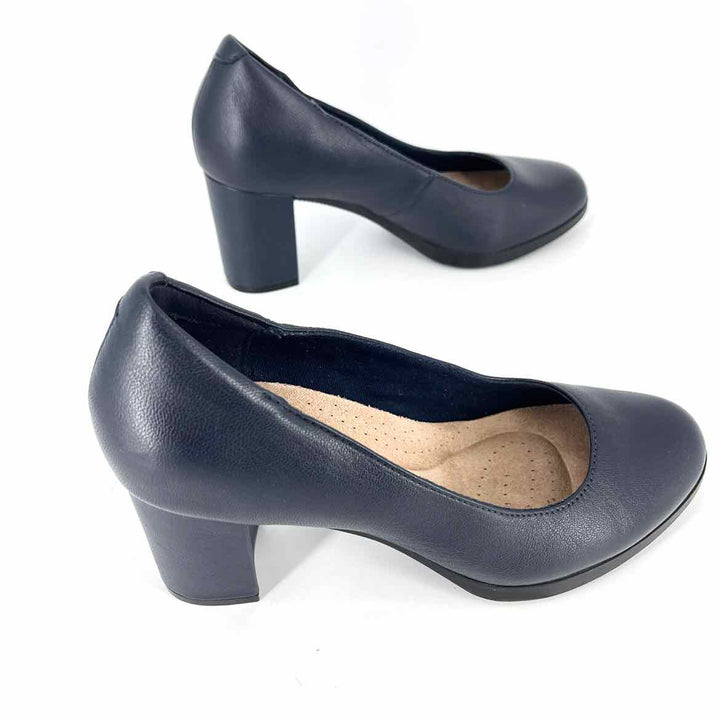 Shoe Size 7 CLARKS Navy Leather Pumps