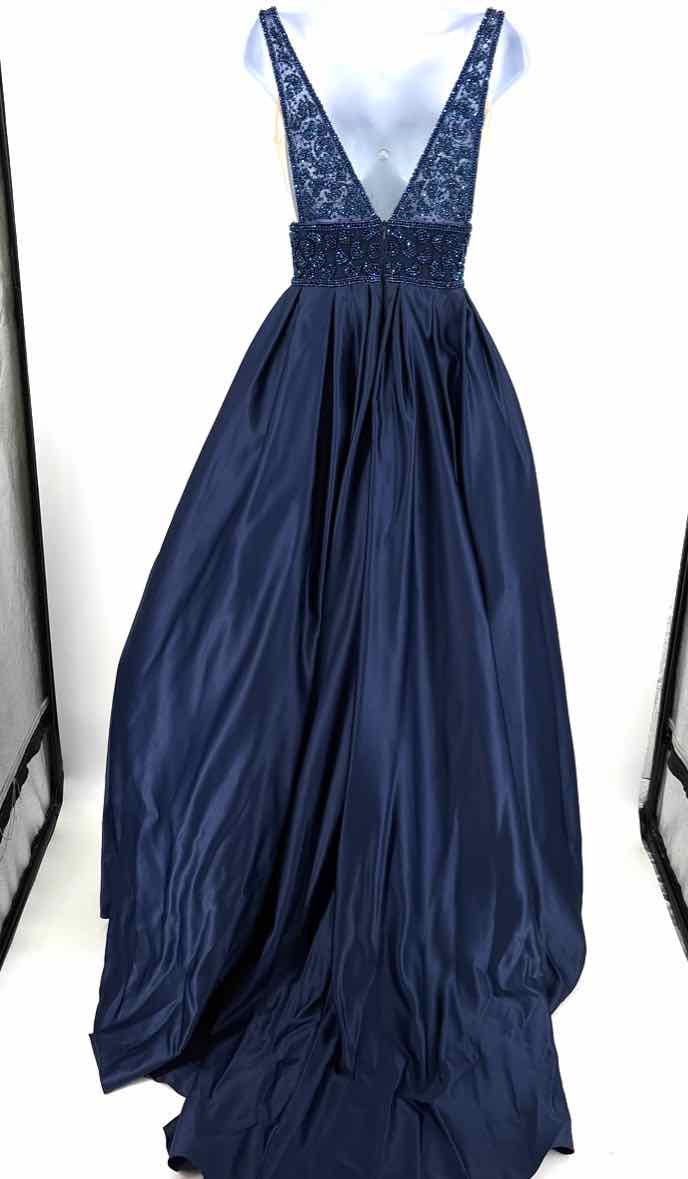 Size 00 Navy PROM