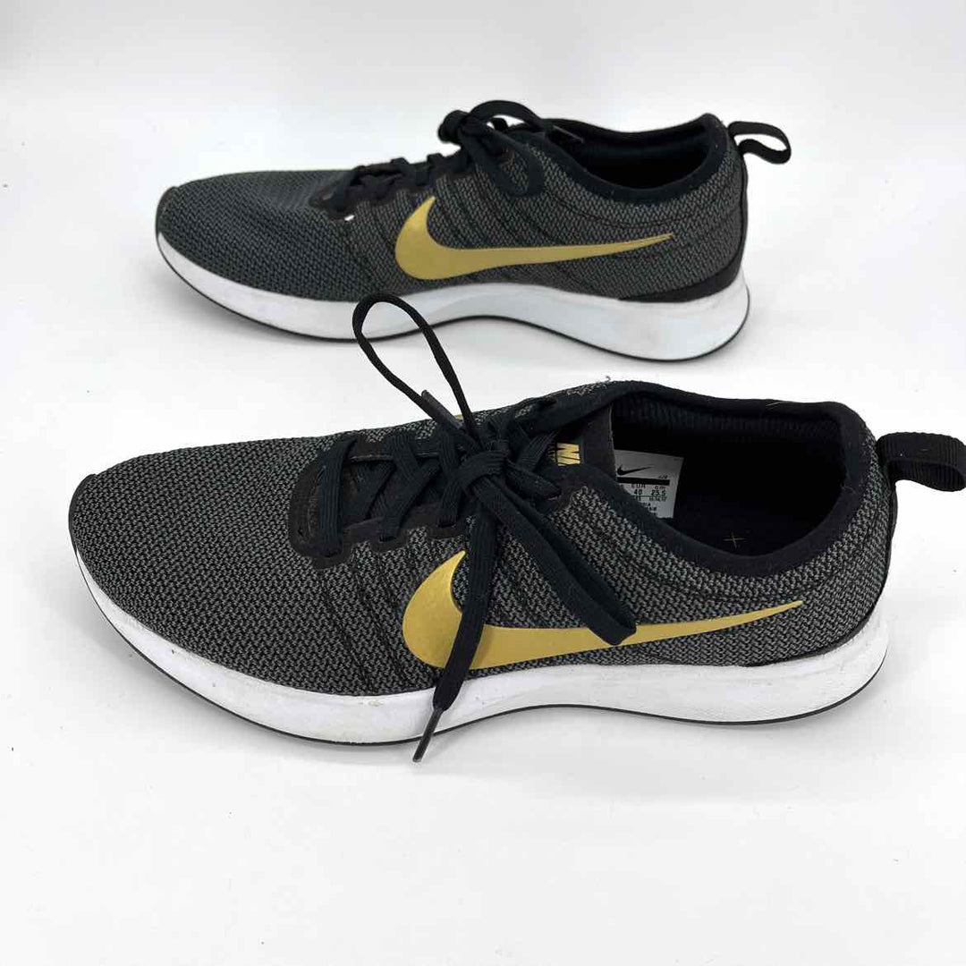 Shoe Size 8.5 Nike Black Knit Sneakers