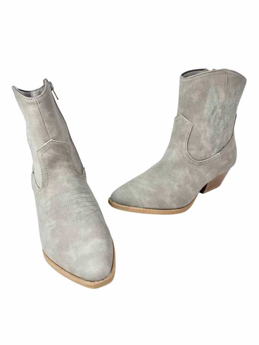 Shoe Size 9 SONOMA Gray Boots
